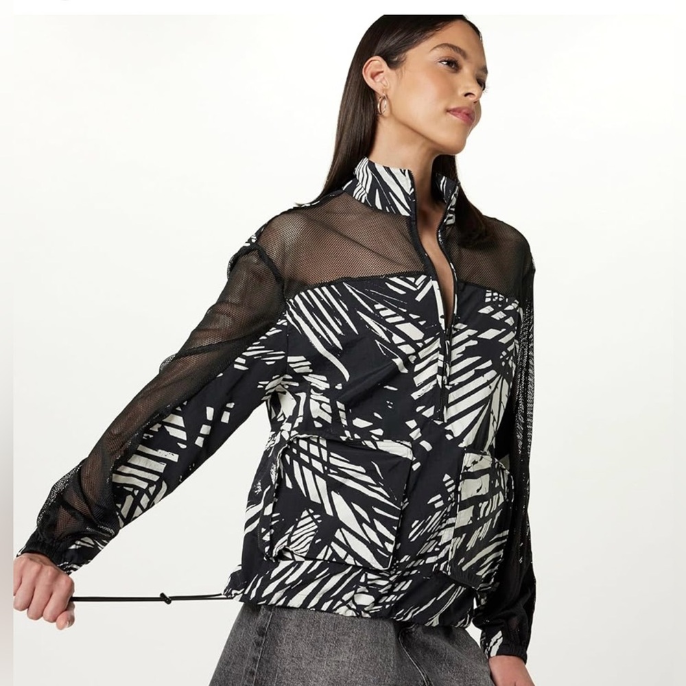 The Drop Black White Mesh Utility Jacket NWT SZ L Streetwear Athleisure Coastal